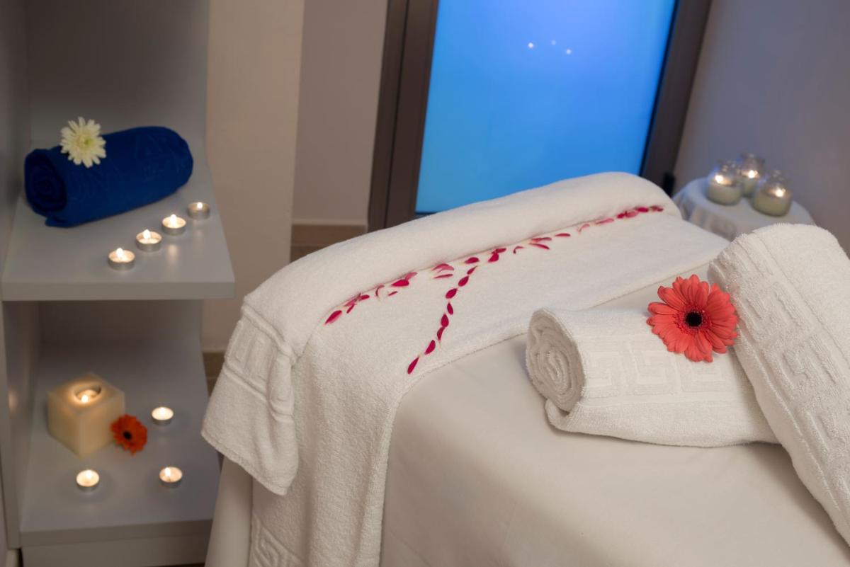 Cama o camas de una habitación en 4R Salou Park Resort II