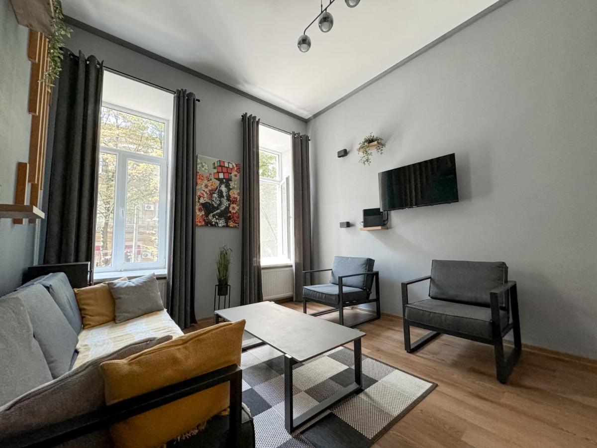 Apartments White Pearl Sadova - Housity