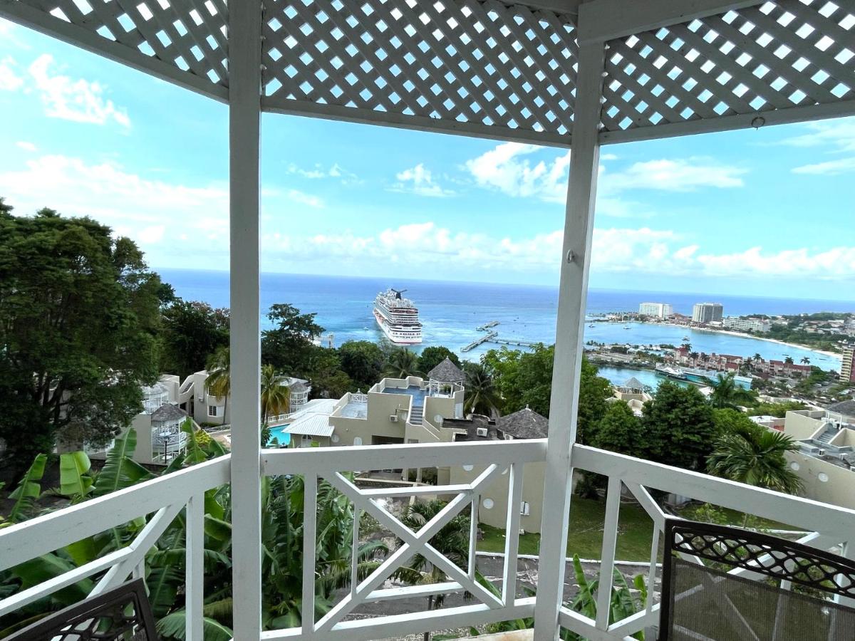 OceanBreeze Jamaica Penthouse, 7-Minute Walk to Beach - Hizvo