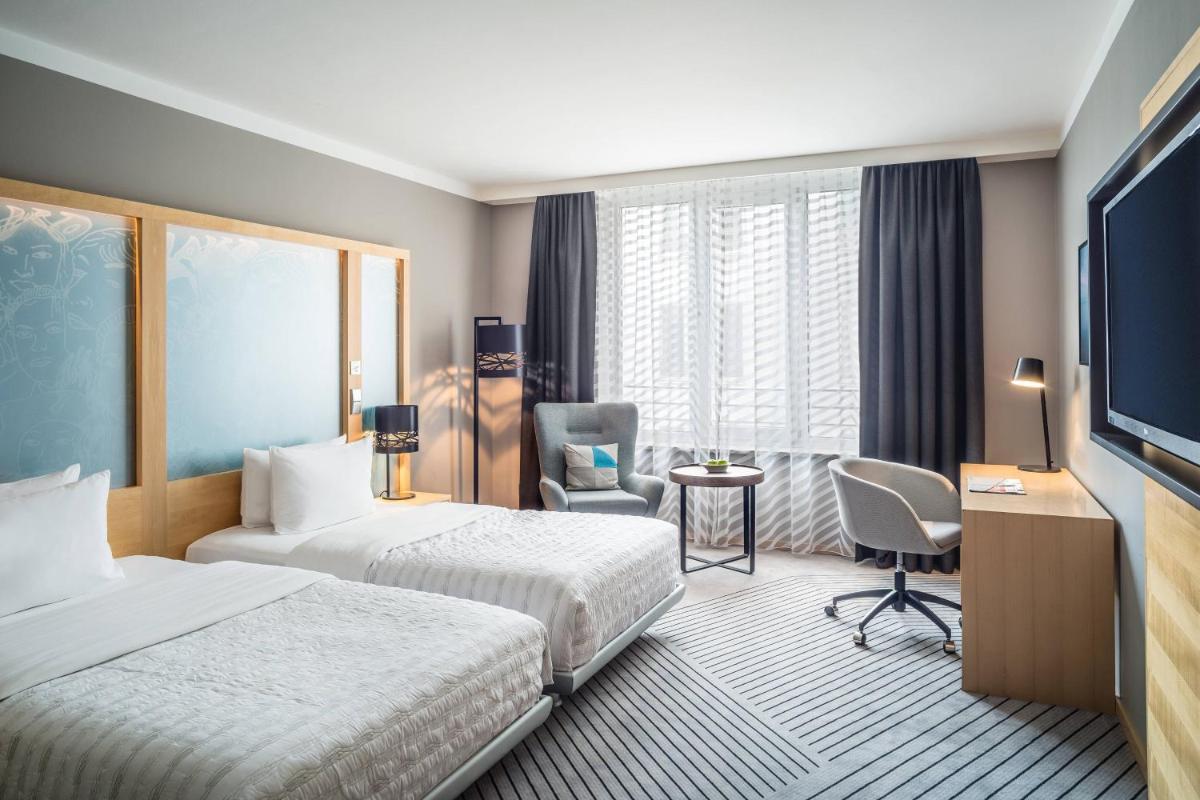 Ein Bett oder Betten in einem Zimmer der Unterkunft Le Méridien Hamburg