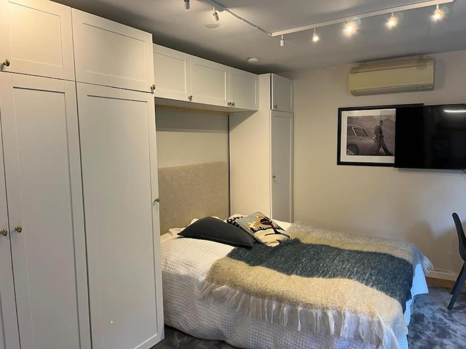 Cozy studio near waterfront in Djursholm Stockholm - Housity