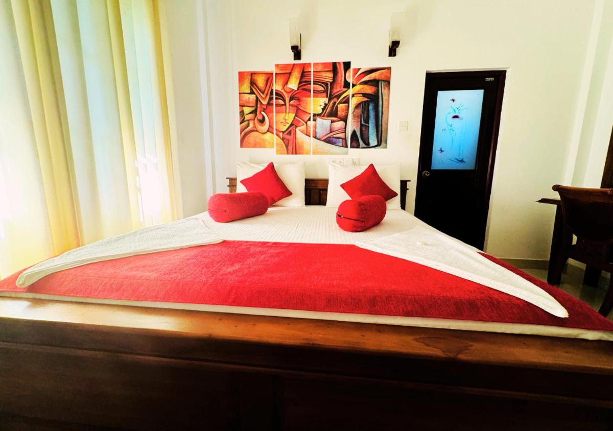 Anuradhapura Peacock Garden Holiday Bungalow - Housity