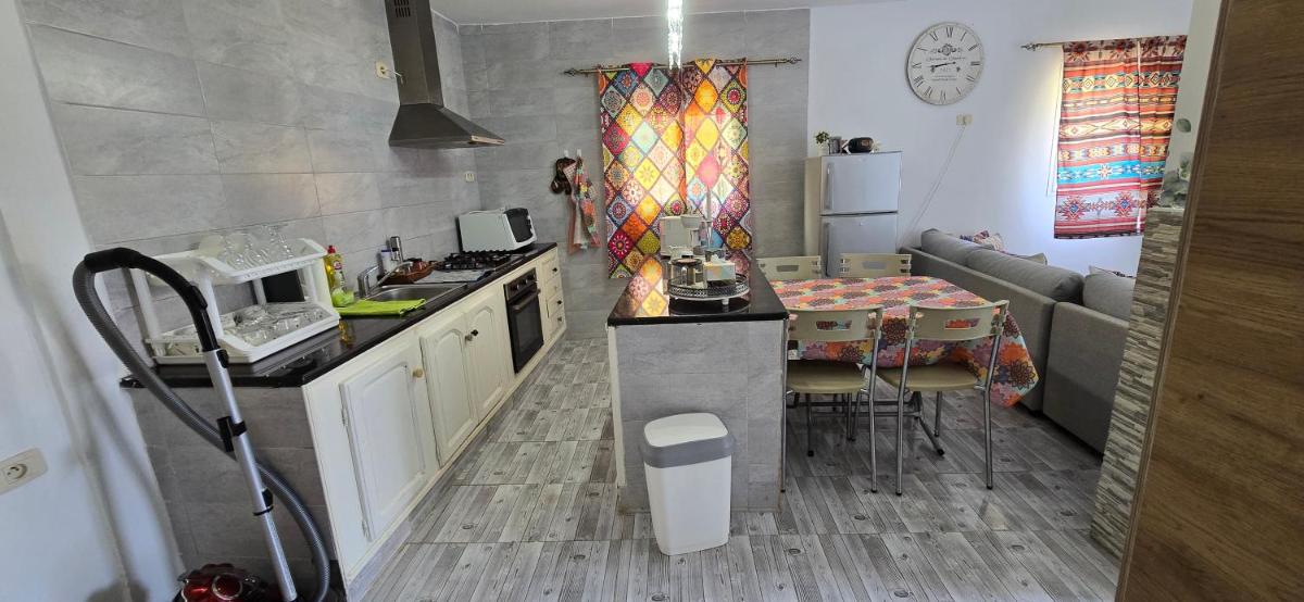 Ain Draham sejour 1, appartement deux pièces, privé,seulement familles!!! netflix, Youtube - Housity
