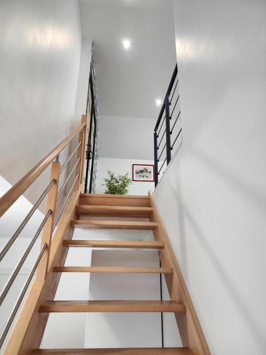 Chambre, salle de bain, toilette, salon privatif - Housity