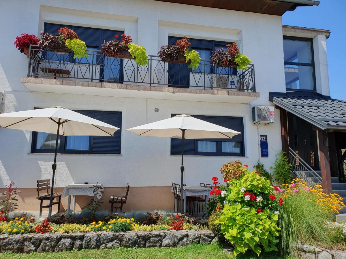 Guesthouse Vila - Housity