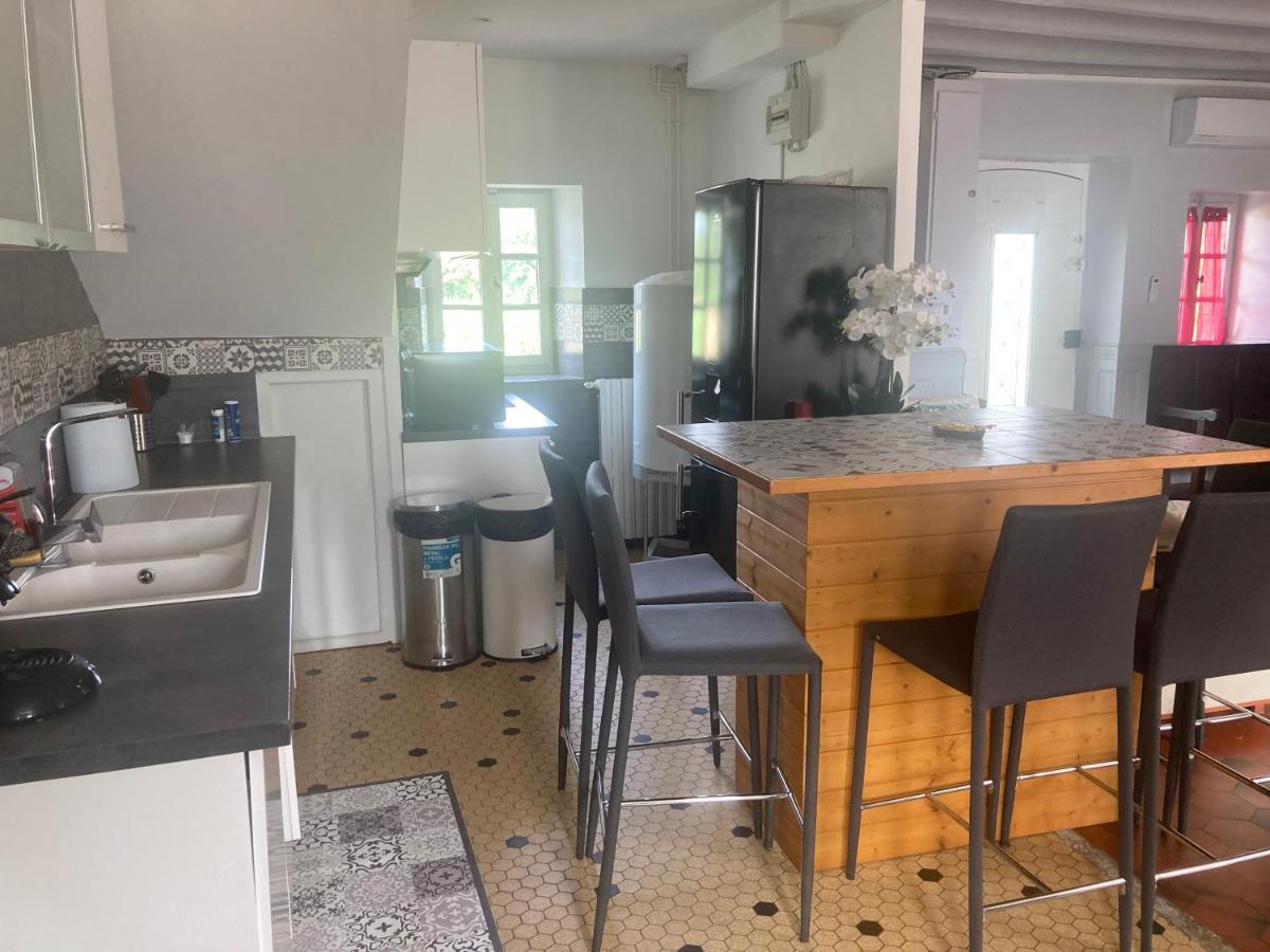 La Maison du soleil L Aulhere 3 étoiles ,Maison familiale 6-7 personnes, Jacuzzi , Massages bien-être en option - Housity