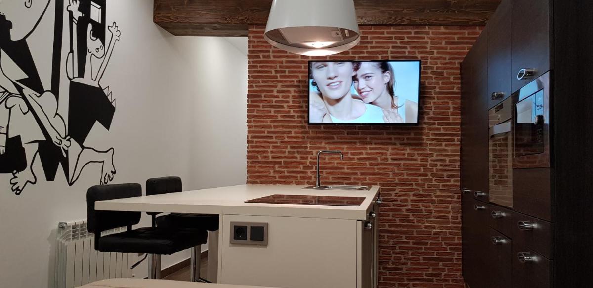PICASSO CALLAO WiFi FREE - TEMPORADA RENTAL Workers y Est - Housity