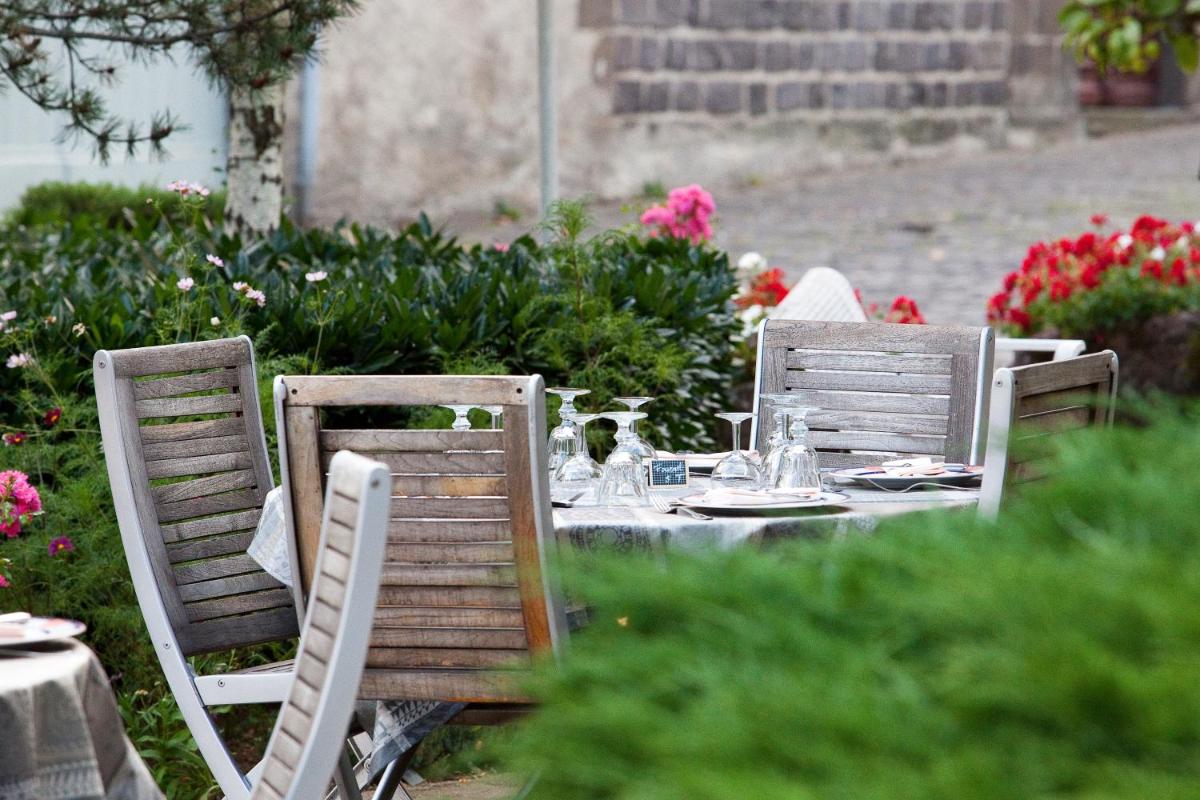 Jardin de l'établissement Le Bailliage Hôtel & Spa