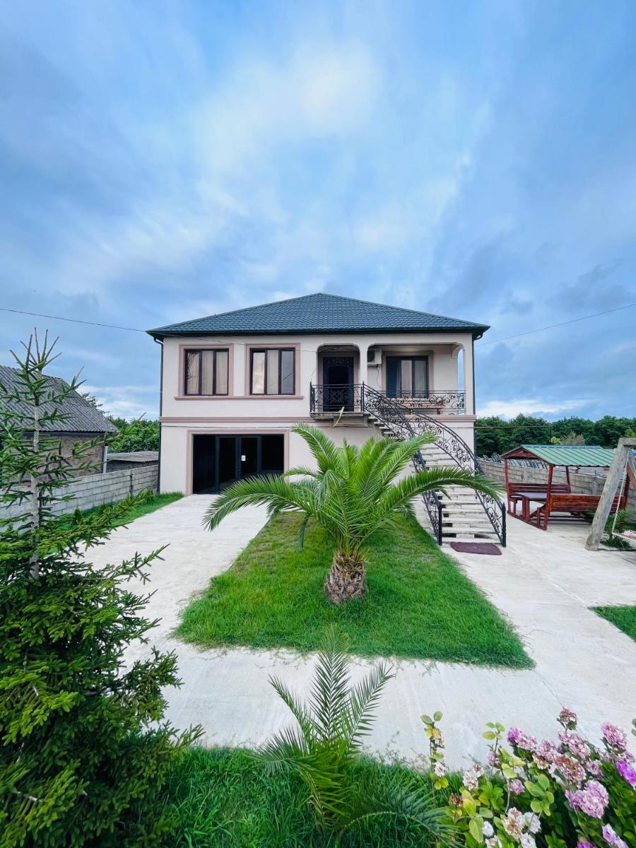 Riverside Cottage Poti - Housity