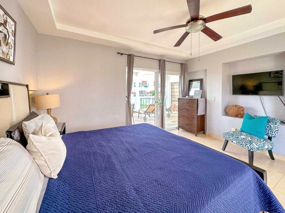 Gorgeous 1 BR PH apartment w Jacuzzi - Housity