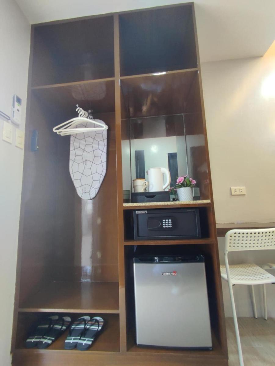 J Spazio Apartelle and Cafe - Housity