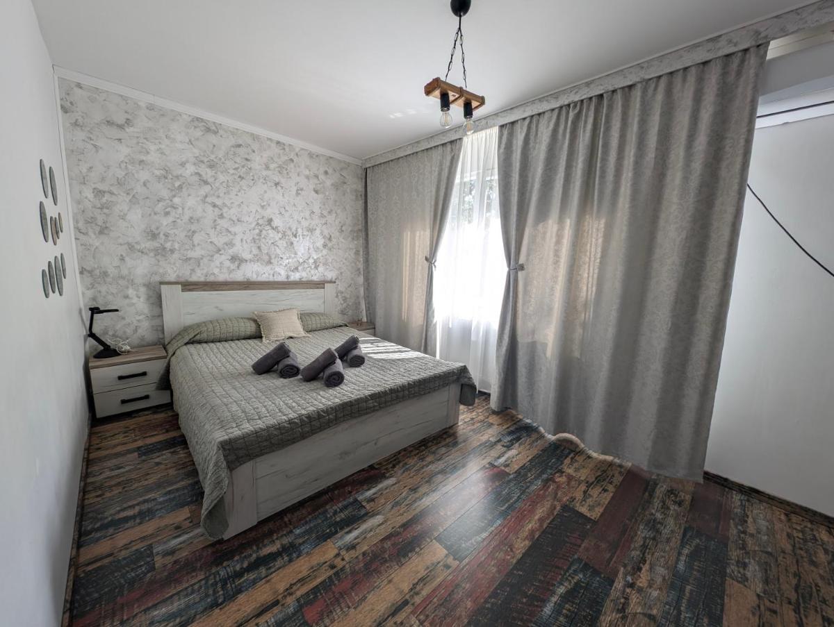 Lara Apartament - Housity