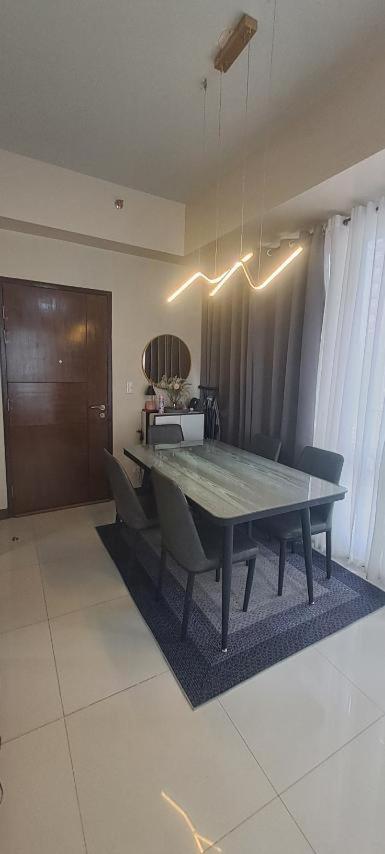 Cozy 2 bedroom with Balcony in Mckinley hill taguig The Florence Residences - Hizvo