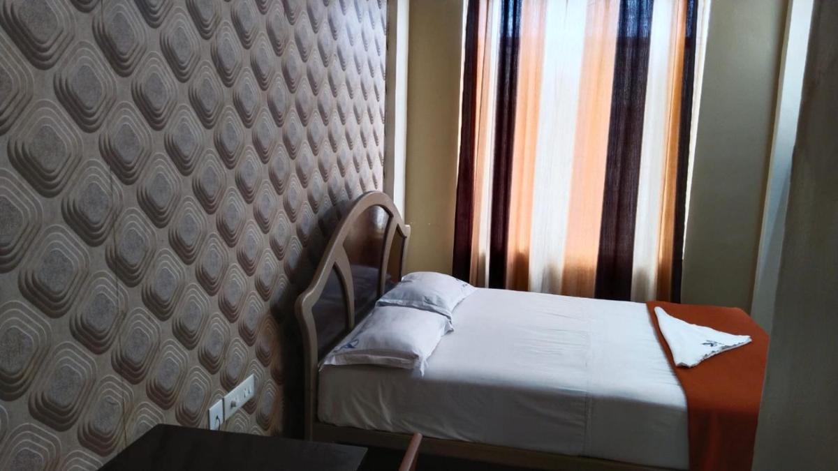 Hotel Falcon - Housity