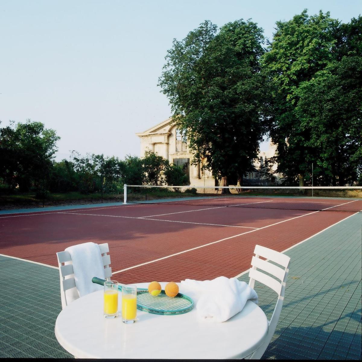 Tennis ou squash au sein de l'hôtel ou à proximité