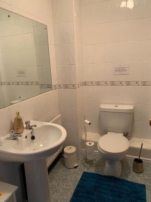 Luxury spacious 2 bedroom riverside house - Housity