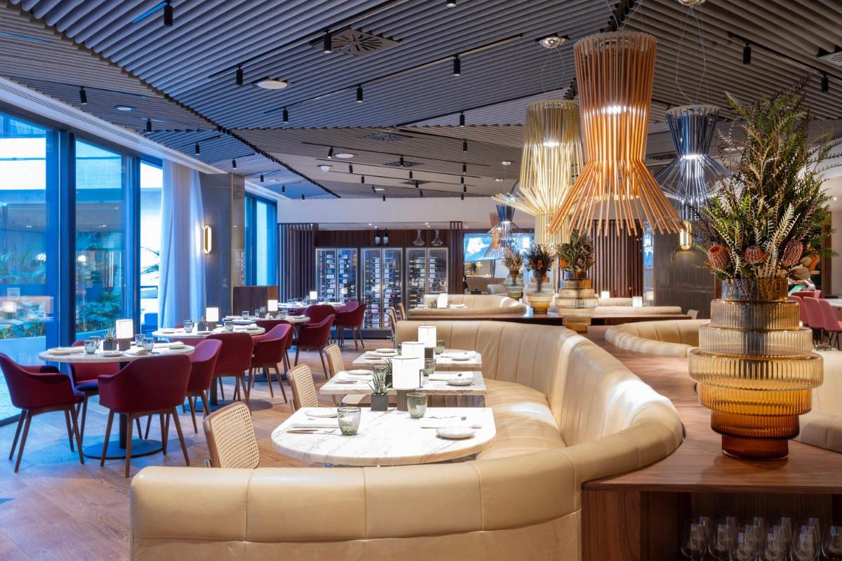 Um restaurante ou outro lugar para comer em Altis Porto Hotel