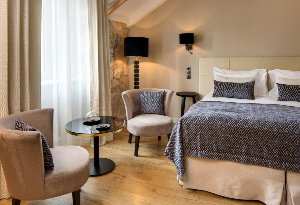 Un ou plusieurs lits dans un hébergement de l'établissement Domaine de la Klauss & Spa, Restaurant Gastronomique Le K