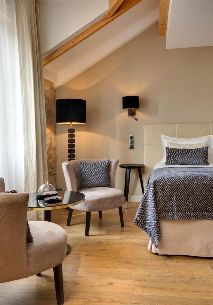 Un ou plusieurs lits dans un hébergement de l'établissement Domaine de la Klauss & Spa, Restaurant Gastronomique Le K
