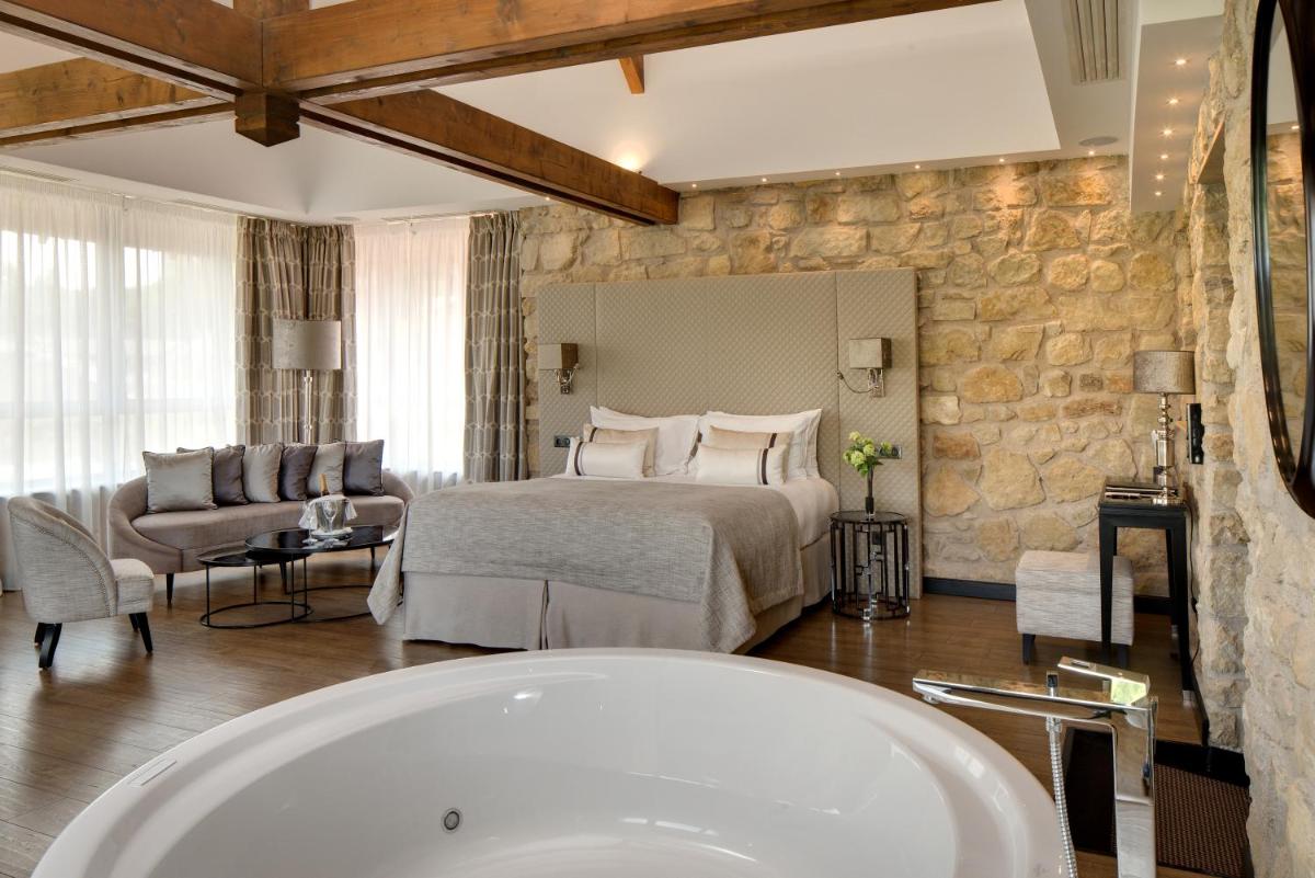 Coin salon dans l'établissement Domaine de la Klauss & Spa, Restaurant Gastronomique Le K
