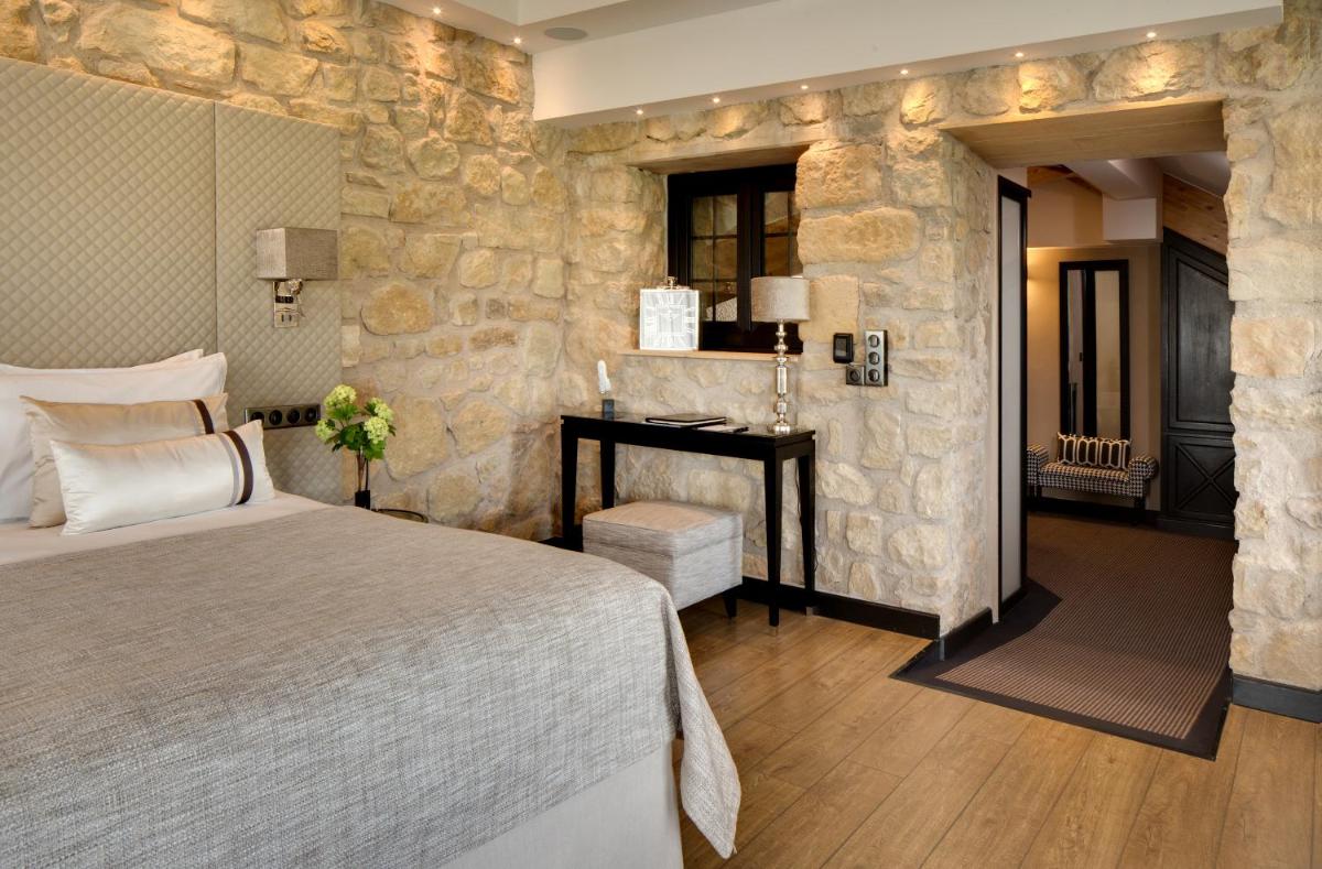 Un ou plusieurs lits dans un hébergement de l'établissement Domaine de la Klauss & Spa, Restaurant Gastronomique Le K
