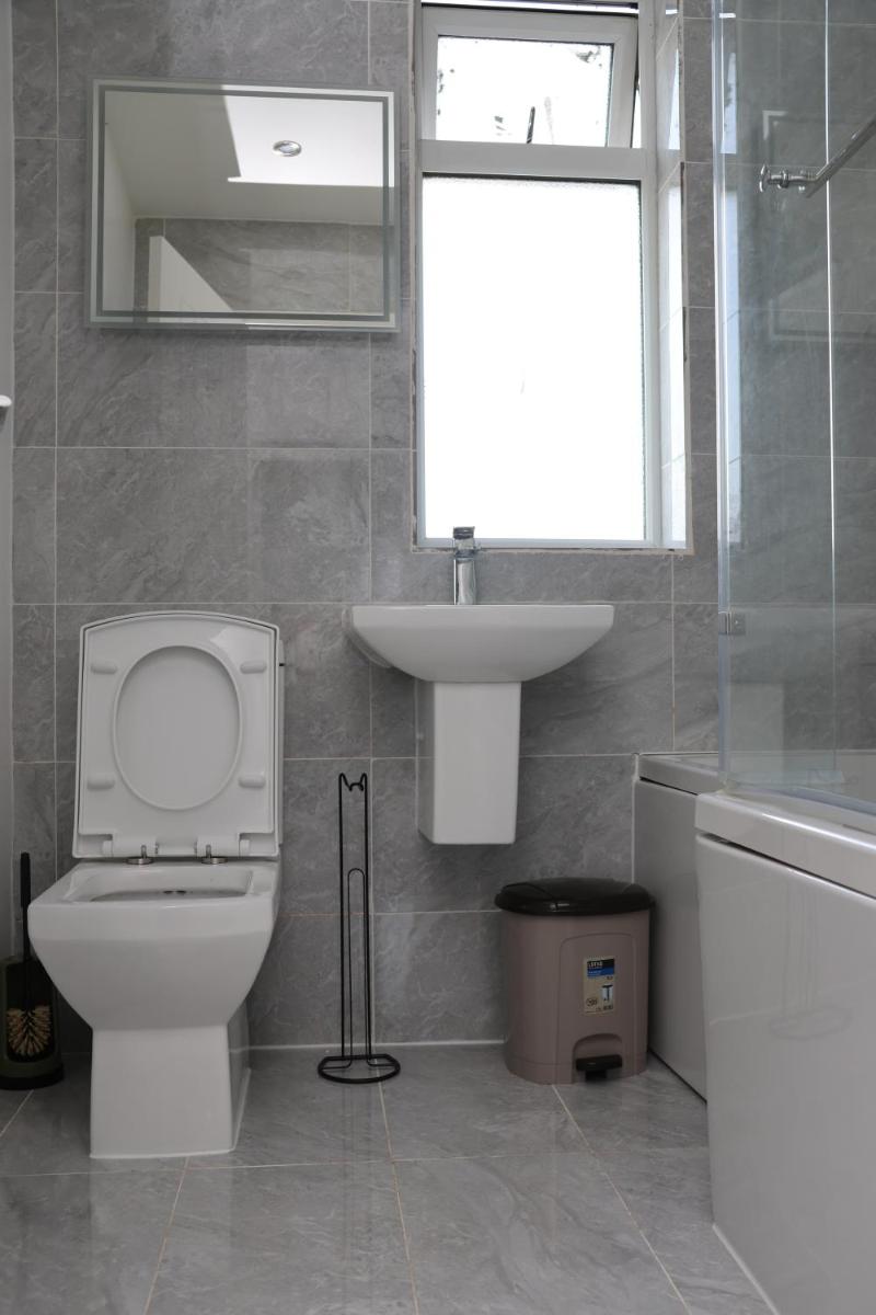 Well furnished 4 bedroom house in Rainham - Housity