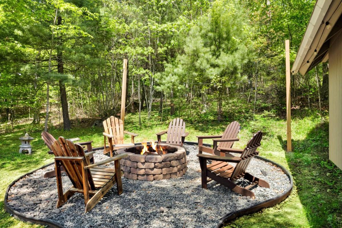 HotTub, FirePit, Grill, Deck, Playset & WiFi - Housity