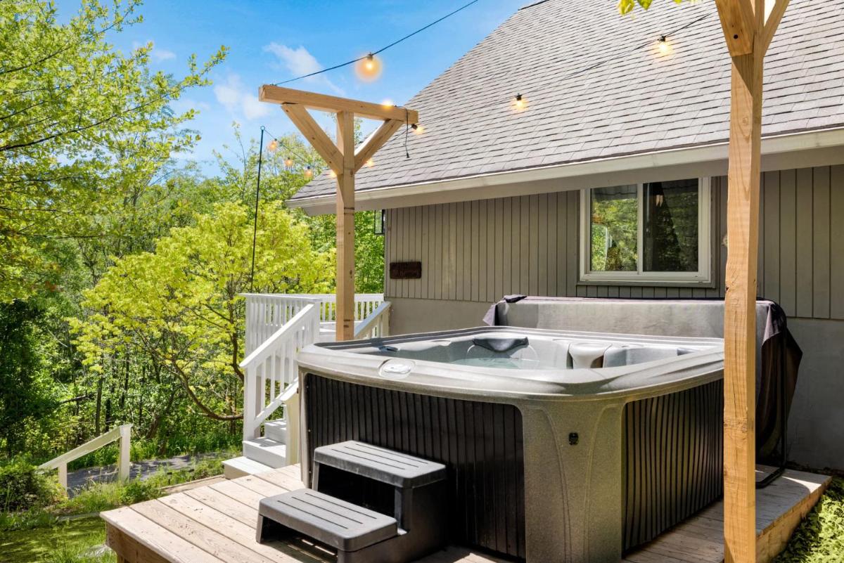 HotTub, FirePit, Grill, Deck, Playset & WiFi - Housity