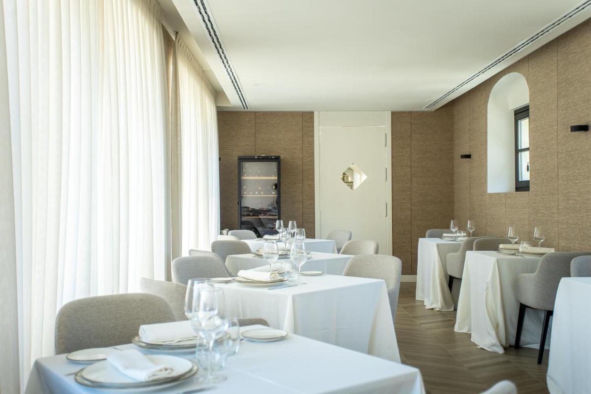 Un restaurante o sitio para comer en Hotel Boutique Sidonia