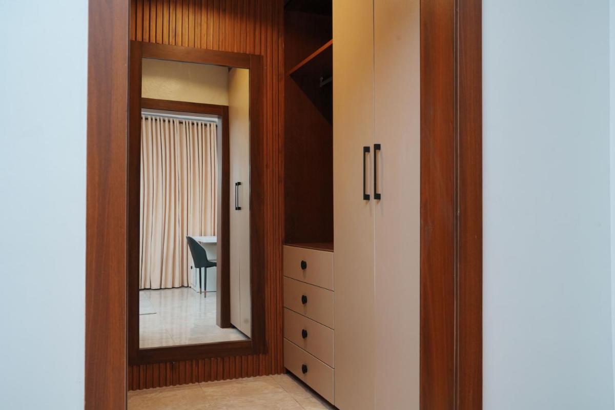 Majestic Courts - Housity
