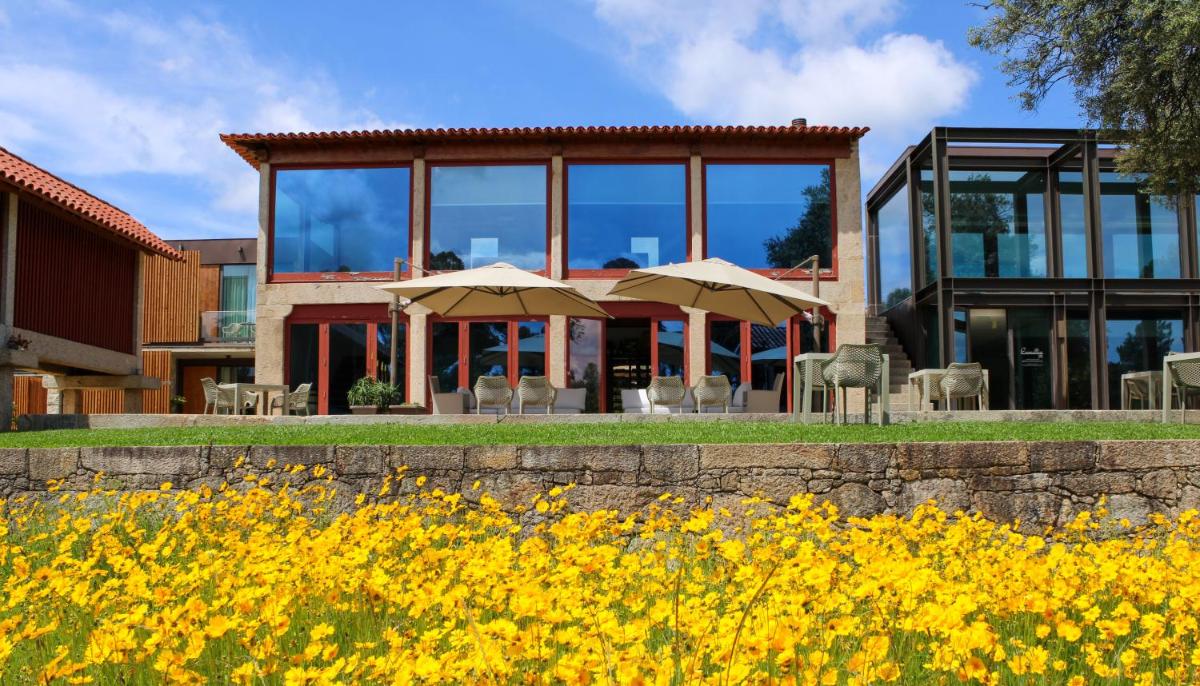 Um jardim no exterior de Torre de Gomariz Wine & Spa Hotel