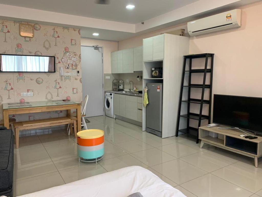 Host Assist Homestay by HA i-City - Housity