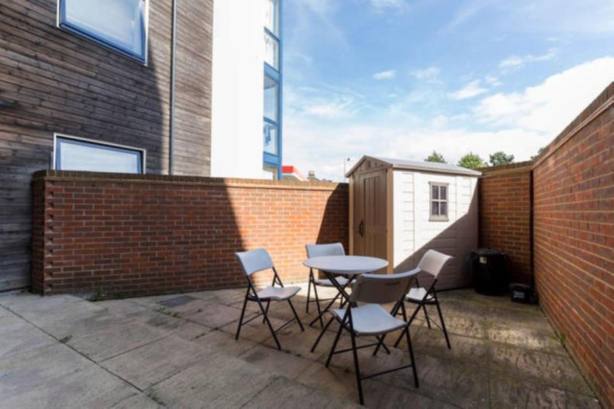 1 Bed Apartment, Sleeps 4, Free Parking, East Croydon, GR London - Housity