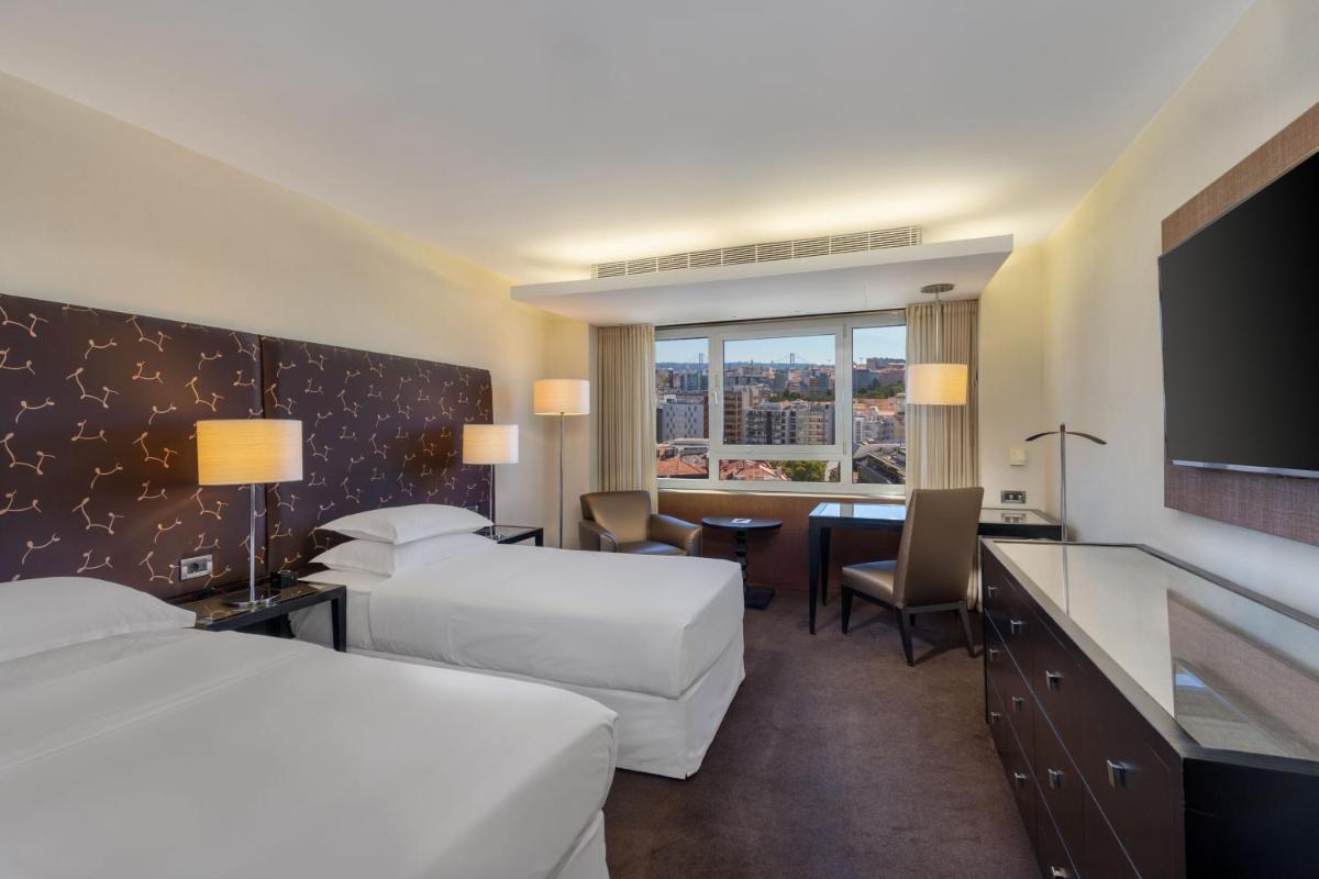 Uma cama ou camas num quarto em Sheraton Lisboa Hotel & Spa