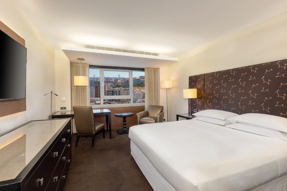 Uma cama ou camas num quarto em Sheraton Lisboa Hotel & Spa