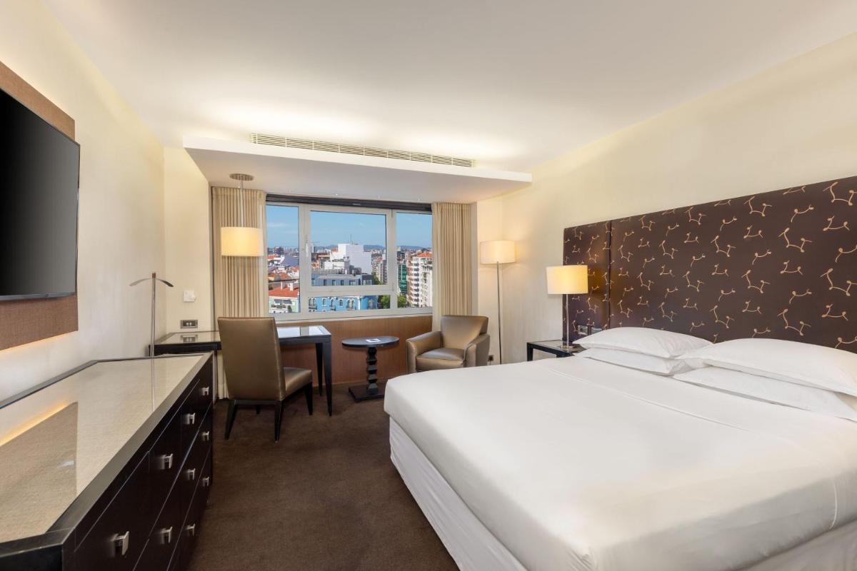 Uma cama ou camas num quarto em Sheraton Lisboa Hotel & Spa