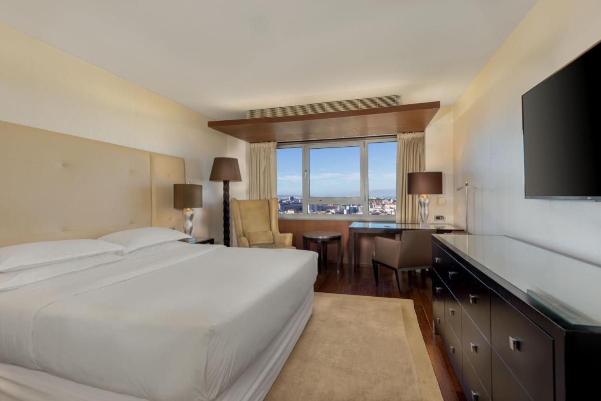 Uma cama ou camas num quarto em Sheraton Lisboa Hotel & Spa