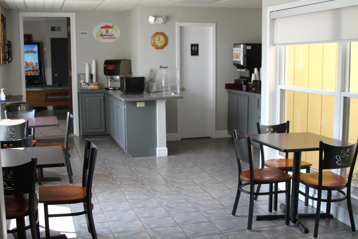 Super 8 by Wyndham Higginsville - Housity