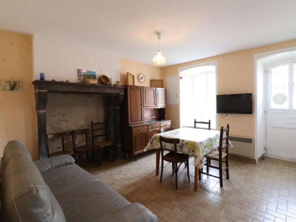 Gîte charmant 4 pers avec jardin, Leyvaux, près Parc Volcans, circuits pédestres, TV, animaux acceptés - FR-1-742-95 - Housity