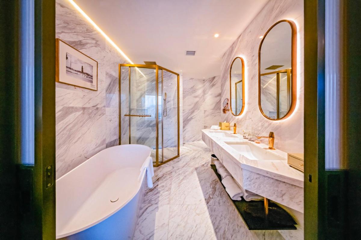 YOHO Treasure Island Hotel - Housity