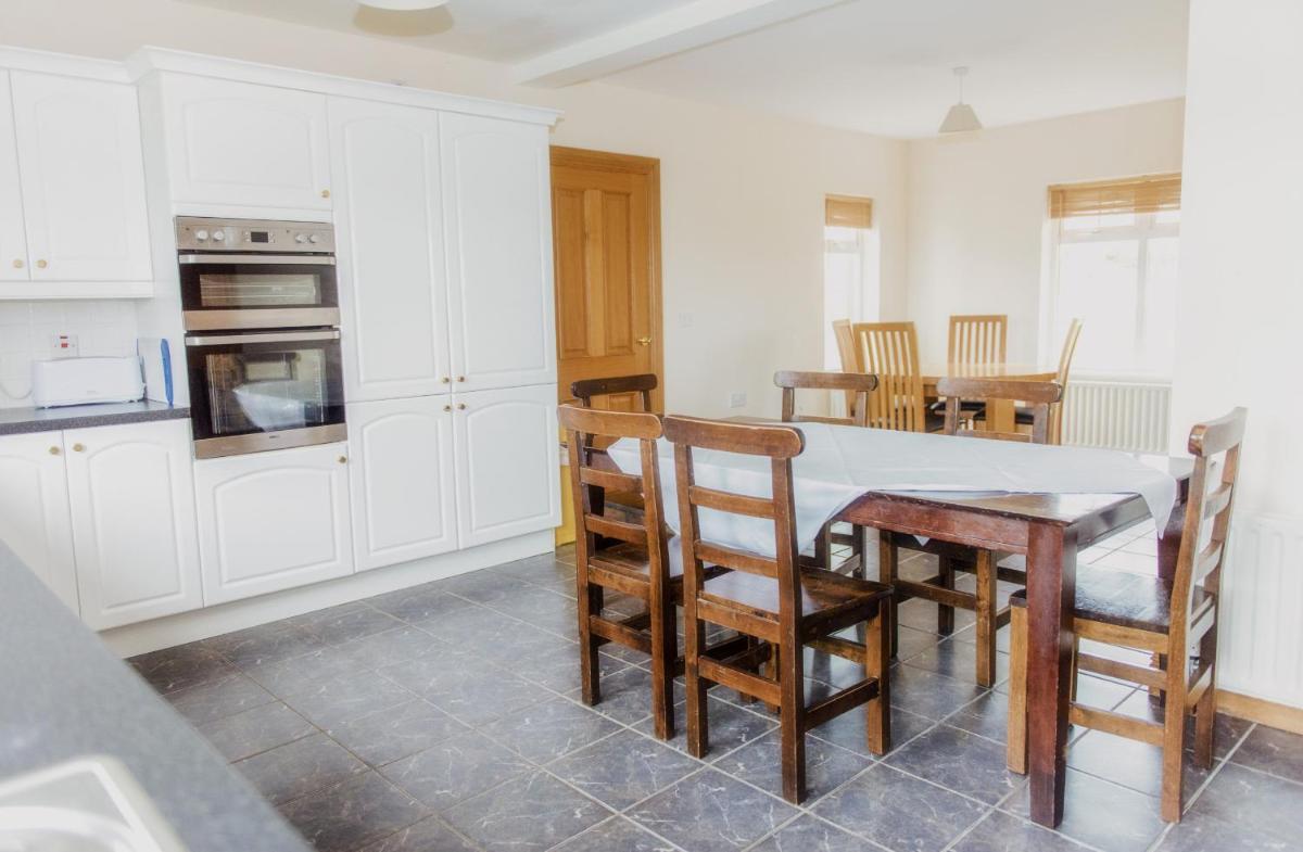 Duncarbury Heights - 4 Bedroom Detached House - Housity