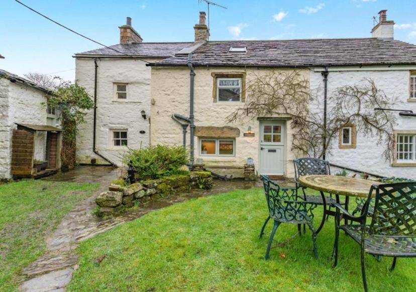 Westside Cottage, Newby, Clapham, Yorkshire Dales National Park, Famous Three Peaks, Near The Lake District, Pets are Welcome - Housity