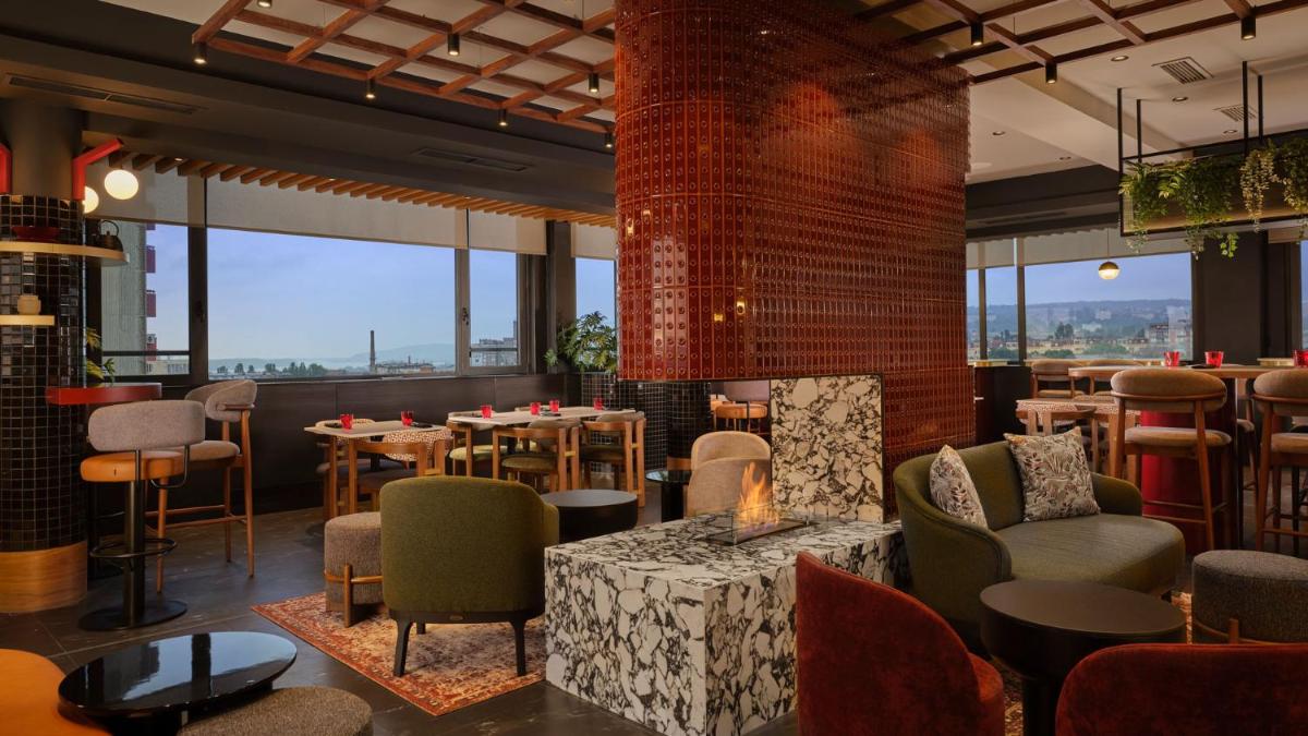 Radisson RED Belgrade - Housity