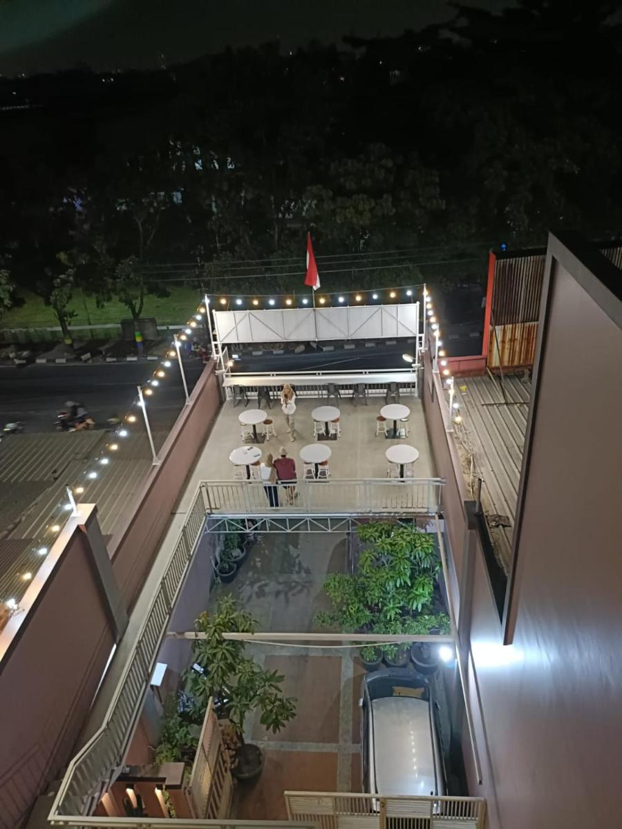 Karana Guesthouse Syariah Bandung & Luang Cafe - Housity