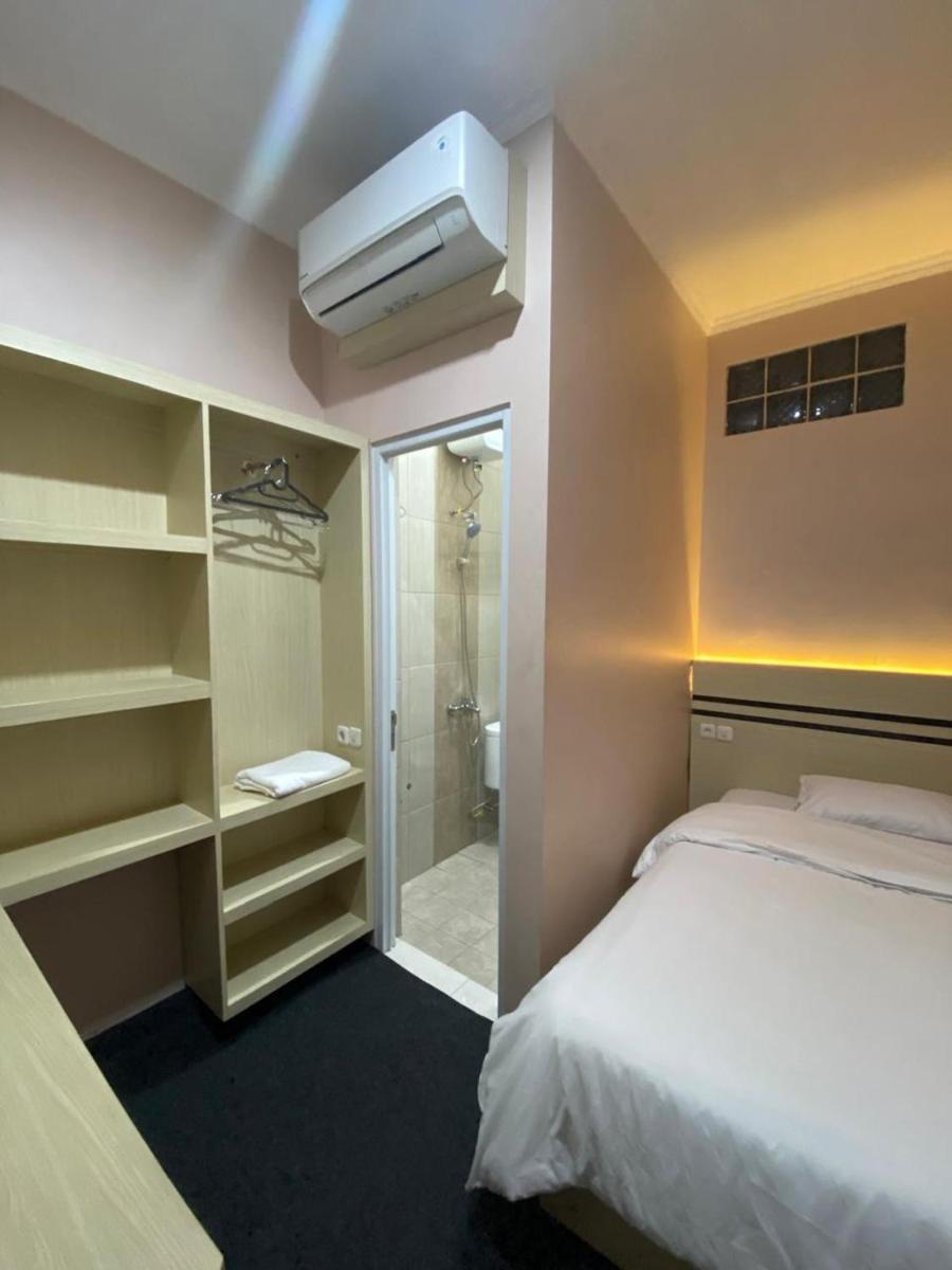 Karana Guesthouse Syariah Bandung & Luang Cafe - Housity