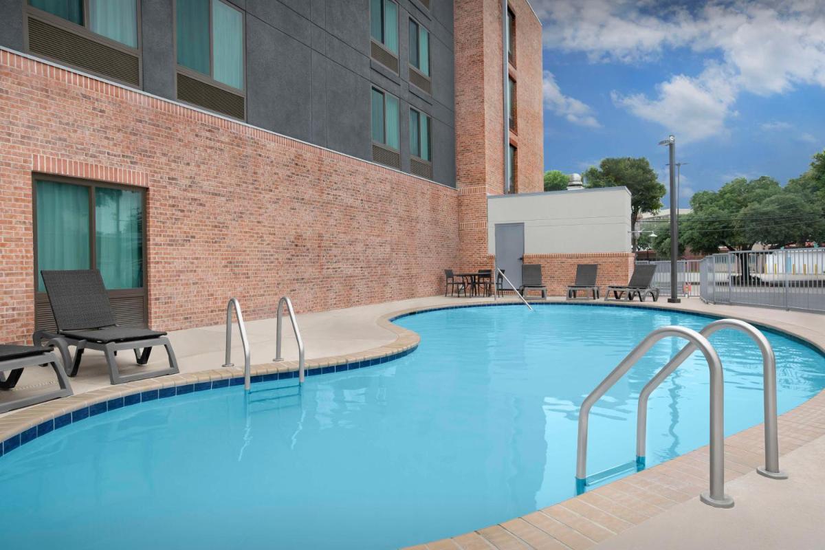 Spark By Hilton San Antonio Airport - Housity