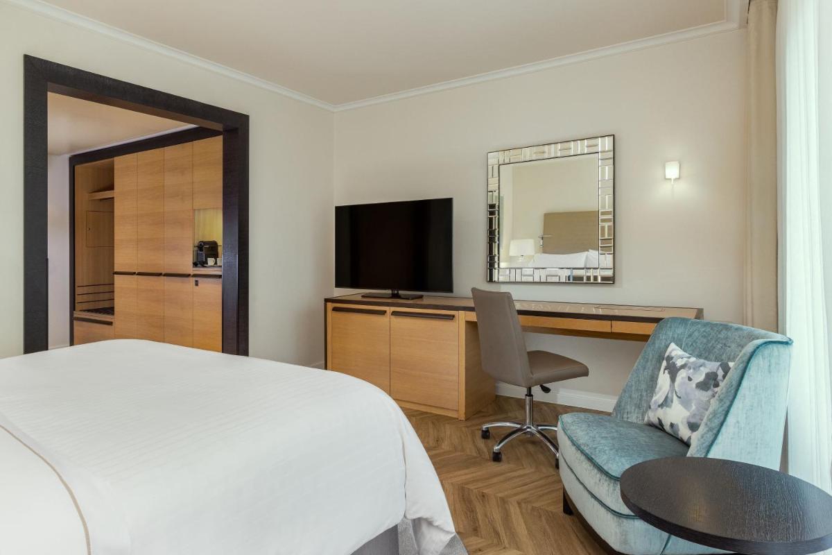 TV/Unterhaltungsangebot in der Unterkunft The Westin Grand Berlin
