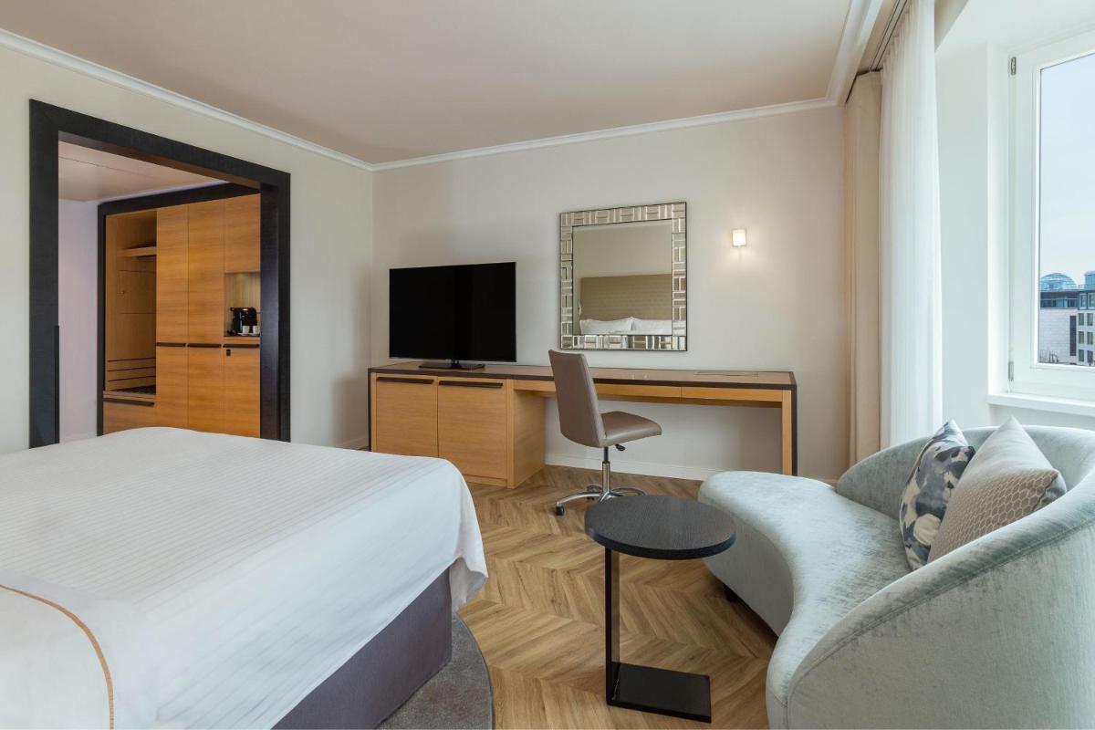 TV/Unterhaltungsangebot in der Unterkunft The Westin Grand Berlin