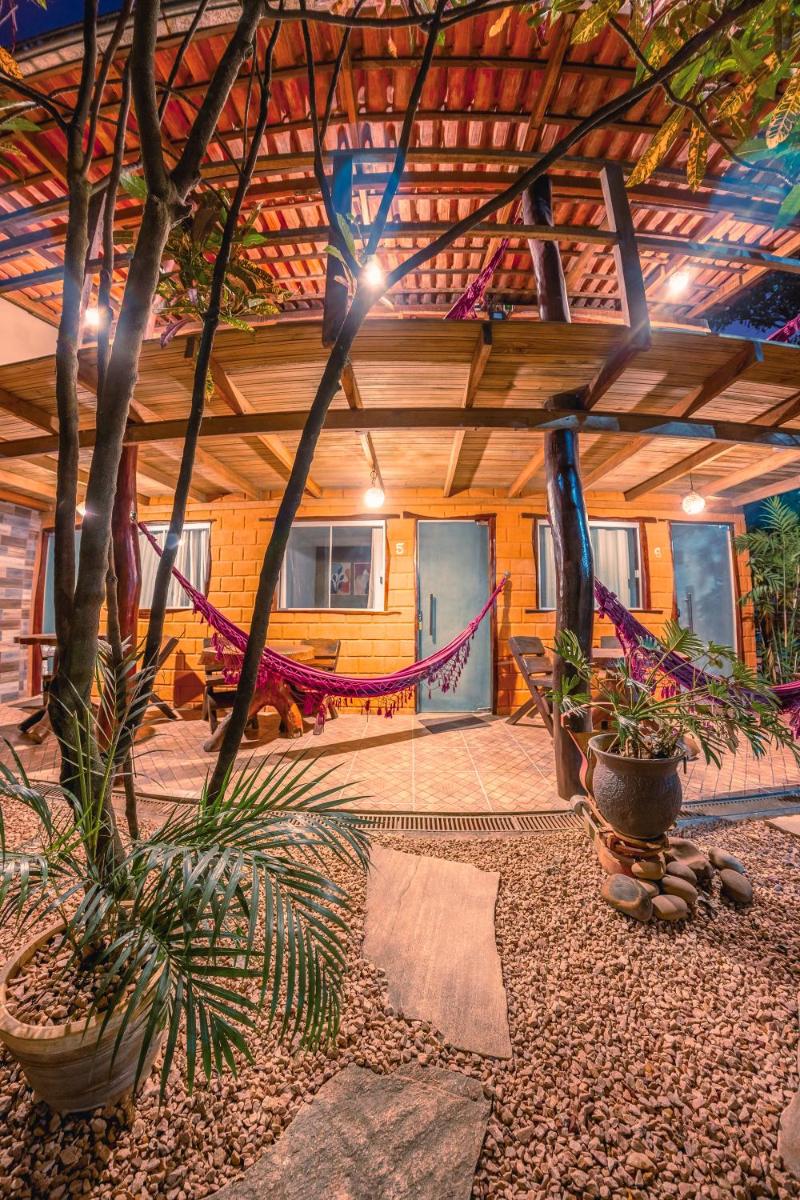 Pousada Flor de Maio - Vila De São Jorge - Housity