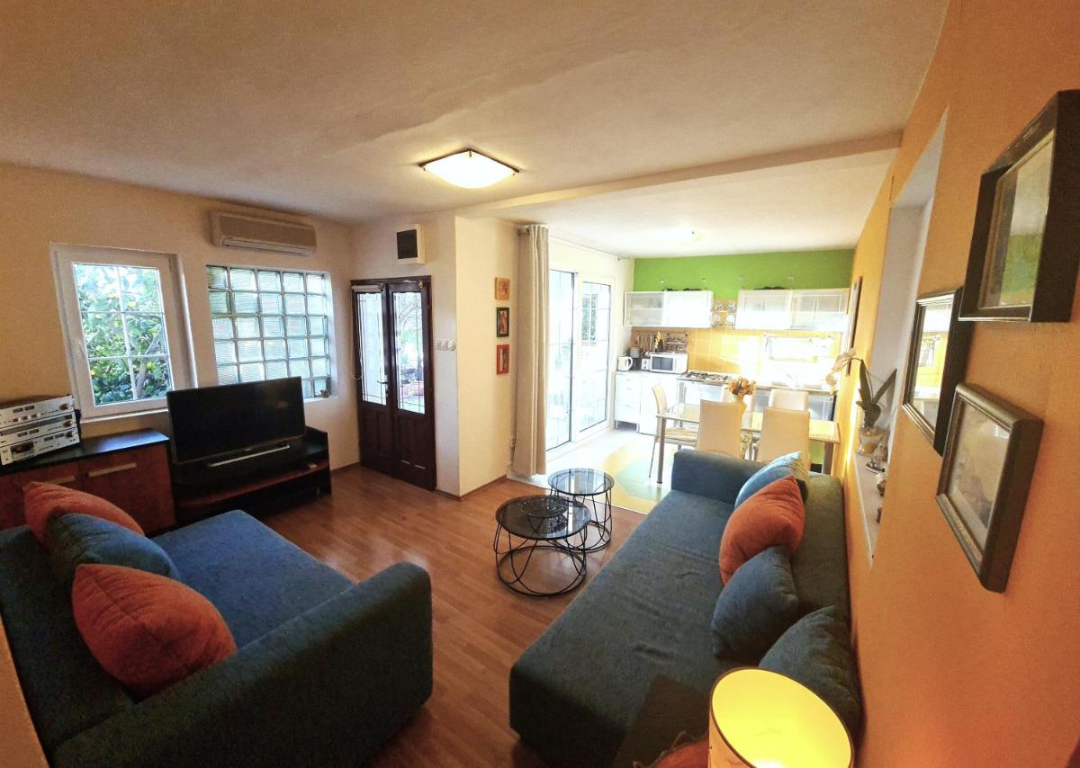 Apartman "SARAH" - One apartment house - Housity